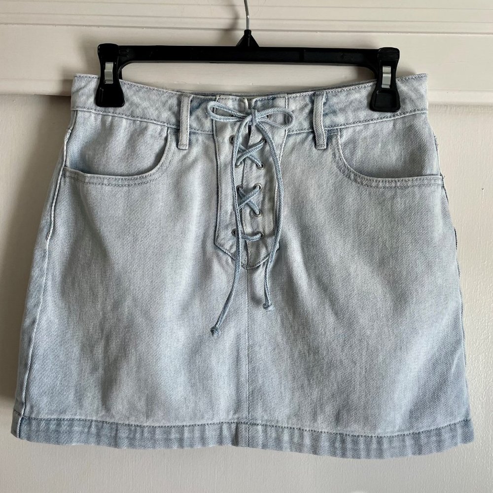 PacSun Lace Up Front Tie Light Wash Blue Denim Jean Mini Skirt 25/XS/0